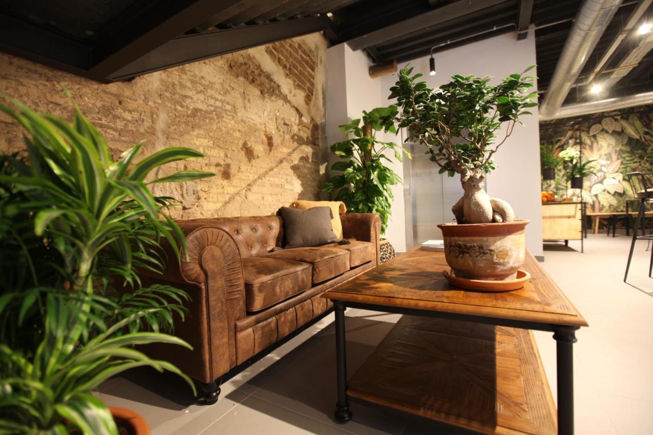 Vtz The Botanic Hostel Zaragoza Exterior photo